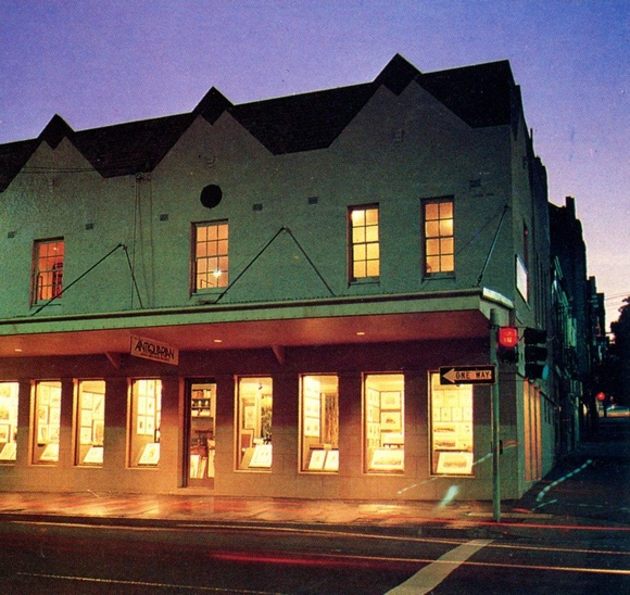 Title: bBrian Chester's Antiquarian, 247 Victoria Street, Darlinghurst, Sydney. 1980s.