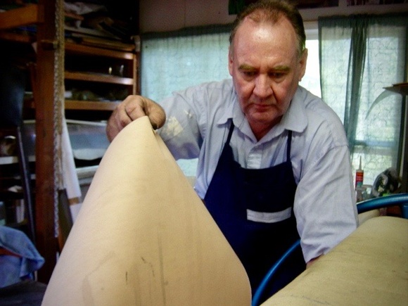 Title: b'Ian Hale at the etching press.'